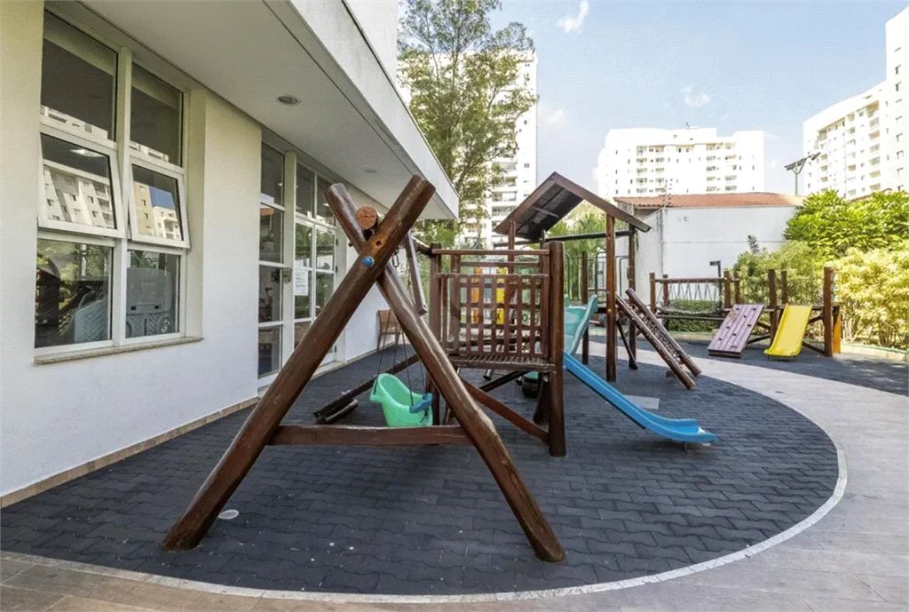 Apartamento à venda com 3 quartos, sendo 1 suíte, em Parque Reboucas, São Paulo, SP