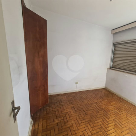 Apartamento no Condomínio Vila Rica.