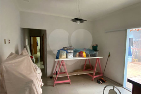 Casa Térrea com 2 dormitórios, sendo 1 suíte.