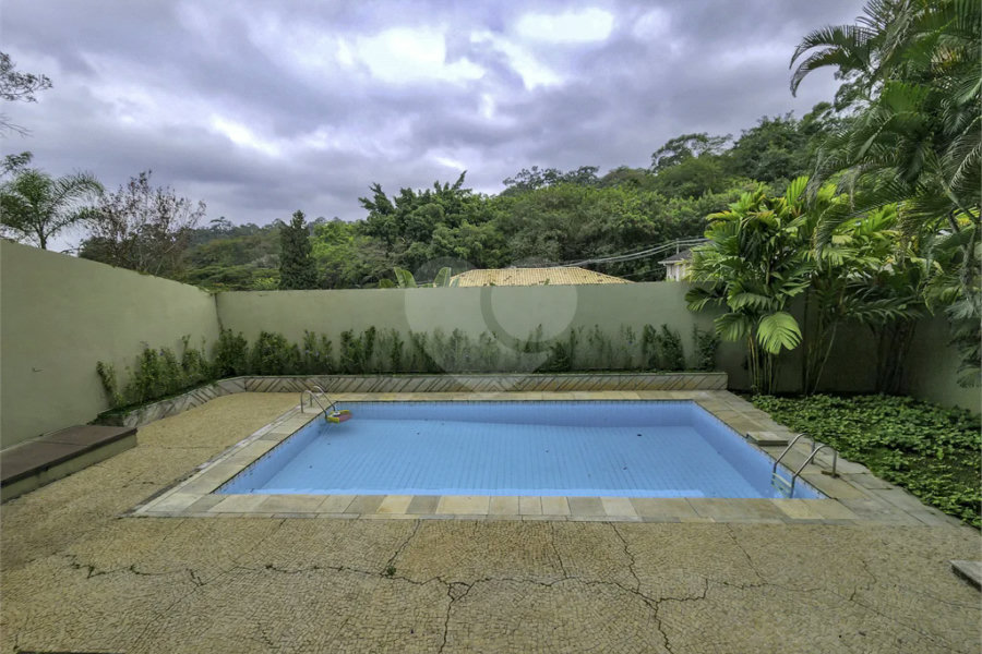 CASA EM RUA FECHADA NA REGIÃO DO MORUMBI / REGIÃO DO CLUBE PAINEIRAS
