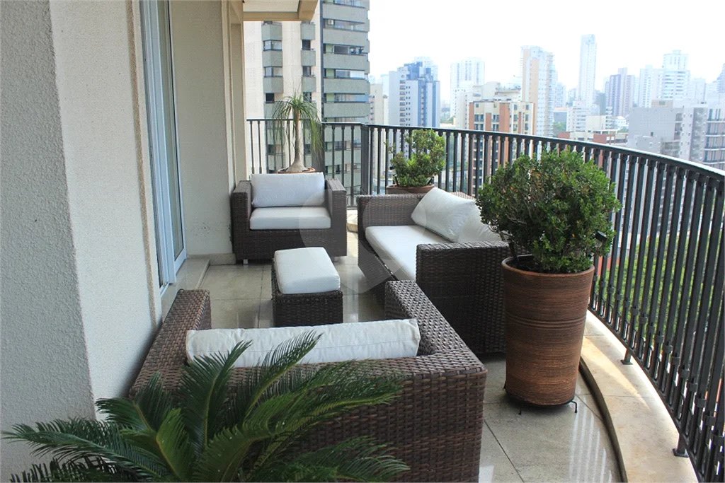 Apartamento na Vila Mariana com 5 dormitórios 04 suítes à venda