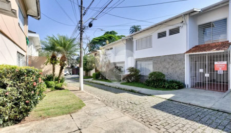 Casa de Vila à venda com 4 quartos, sendo 2 suítes,  em Alto da Boa Vista, São Paulo, SP