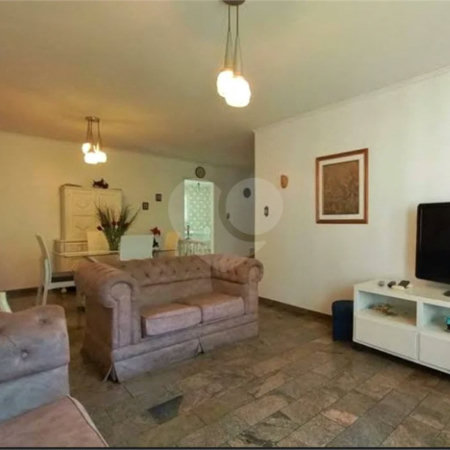 Sobrado à venda 241m² na Vila Mariana 04 dormitórios, 01 suíte e 03 vagas.