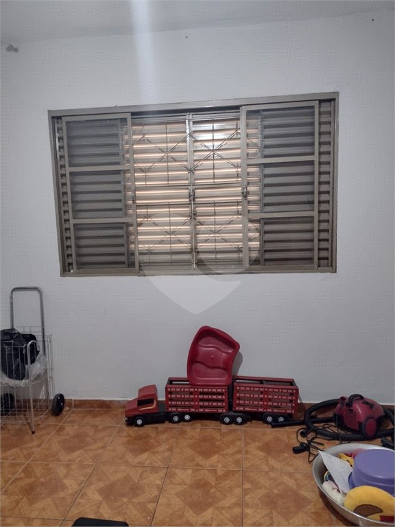 Casa térrea em Araraquara/SP.