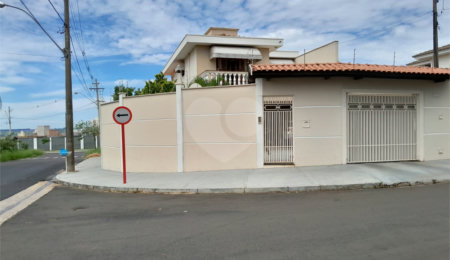 Casa à venda com 3 quartos, sendo 2 suítes,  em Planalto Paraíso, São Carlos, SP
