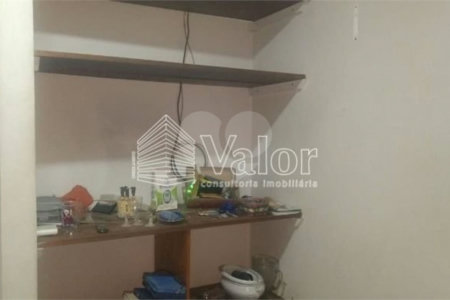 Casa térrea com 2 dormitórios.
