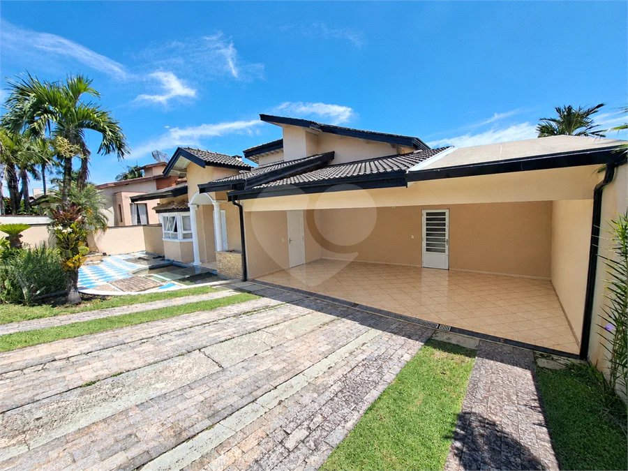 Casa à venda no Condomínio Estância Marambaia, Vinhedo | 3 suítes, piscina e terreno de 810 m²