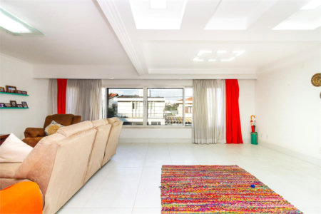 Casa Sobrado à venda com 342 m², 3 dormitórios, sendo 2 suítes, 4 vagas na Vila Mariana - São Paulo.