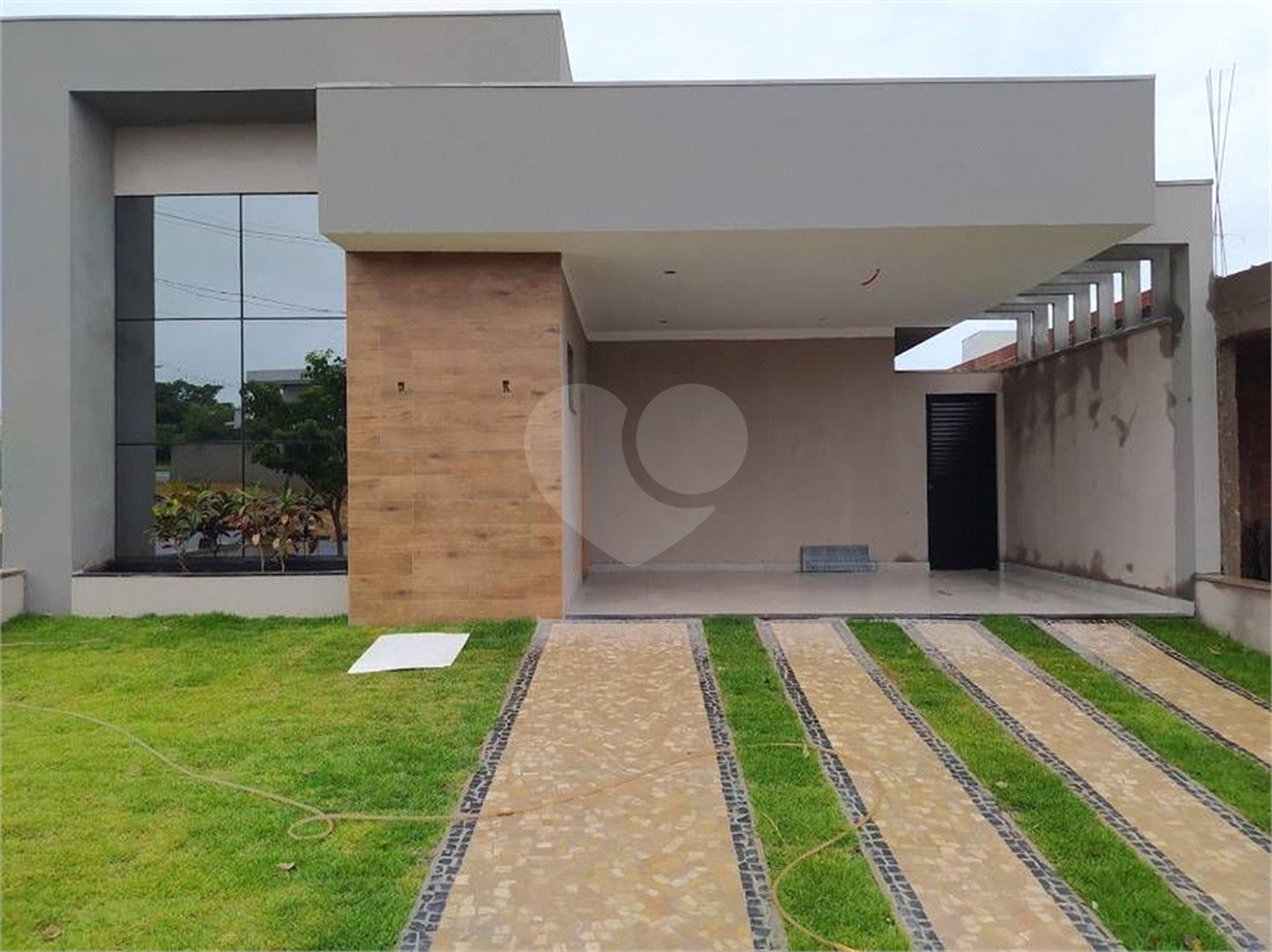 Casa térrea no Condomínio Reserva Imperial.