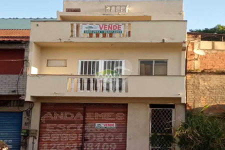 Prédio de Três Andares com Amplos Cômodos e Sala Comercial no Bairro Del Cima Campo Grande