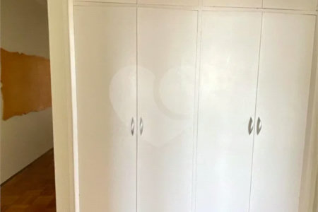 Apartamento à Venda | 327 m² | 4 dormitórios (1 suíte) | 2 vagas na Mooca!