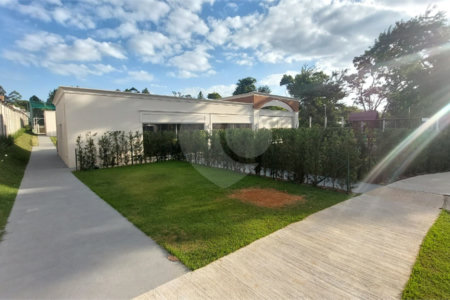 Indaiatuba - Condominio Jardins di Roma - Venda -Locação 0 R$ 10.000,00 mais encargos - condominio - R$ 650,00 - IPTU - R$ 230,00 - Terreno 300ms - construido 170 metros quadrados - Terrea - 3 quartos, uma suíte e uma demi suite , 4 banheiros , piscina - Preparado para água quente até a piscina!!