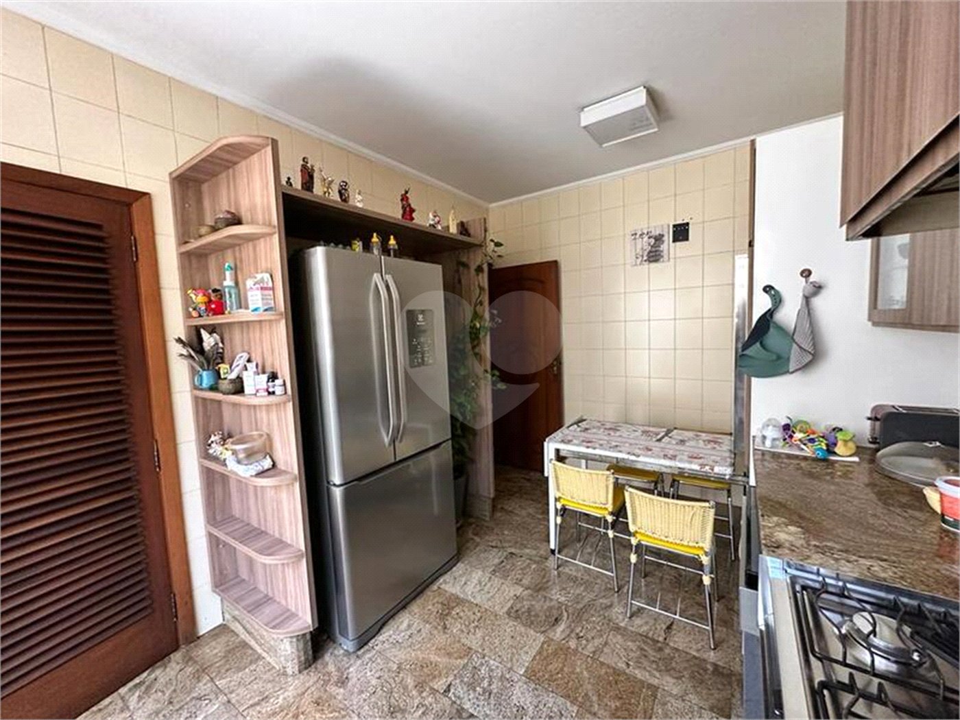 Sobrado com 5 dorm. sendo 2 suites