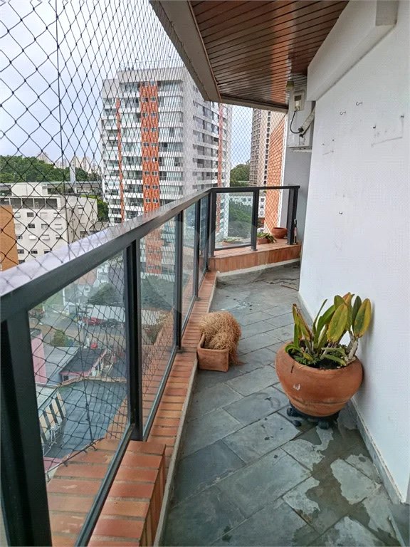 APARTAMENTO NO CAMPO BELO 137M² 3 DORMITÓRIOS