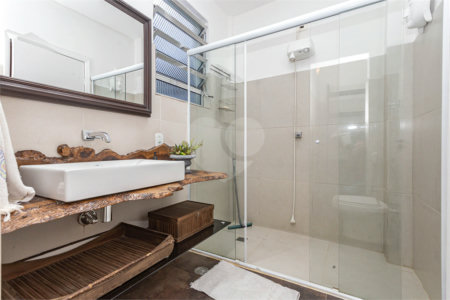 Apartamento Reformado e Mobiliado na Vila Mariana 100m² e 1 vaga.