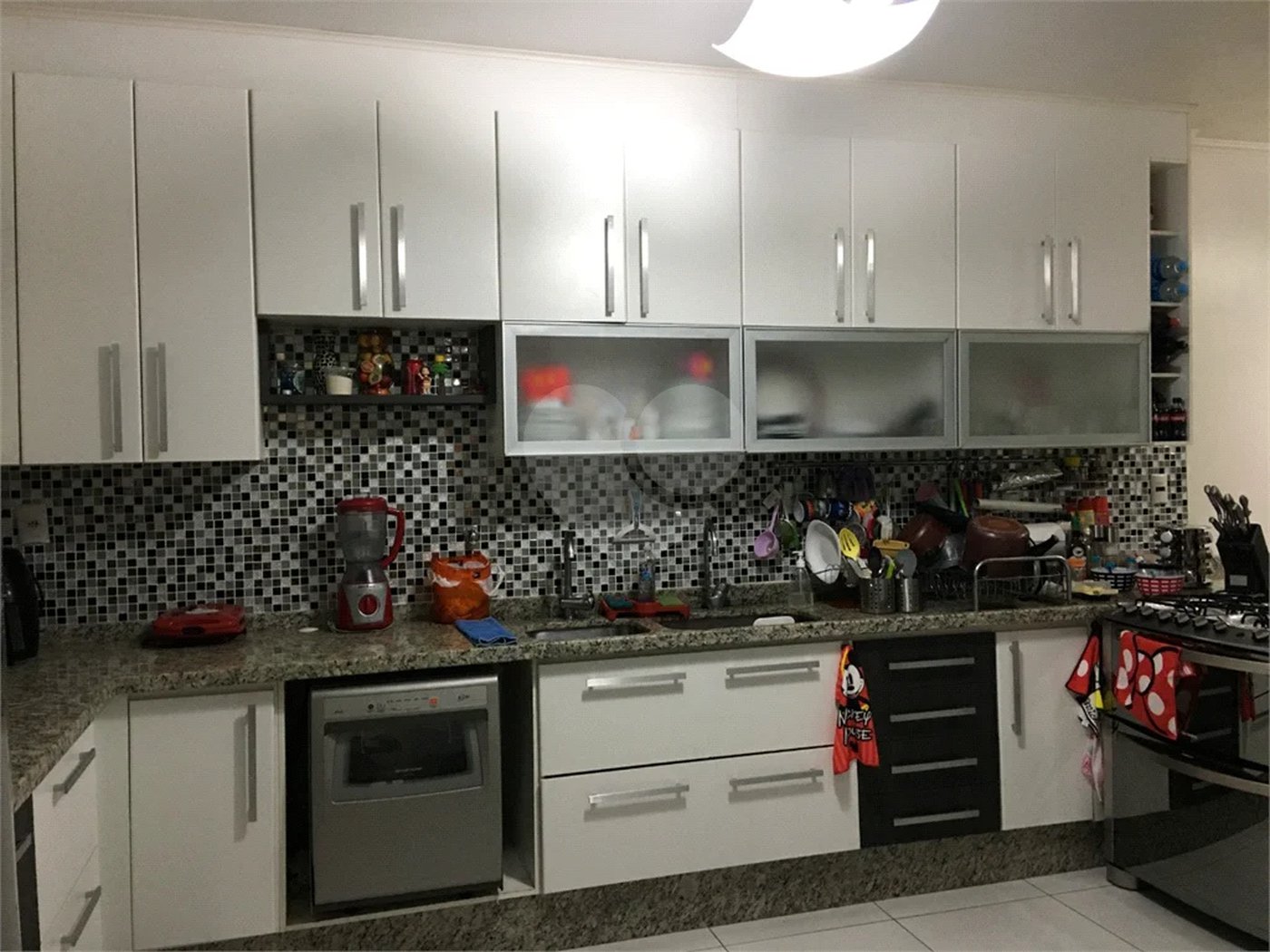 Casa 4 dormitórios, 3 vagas