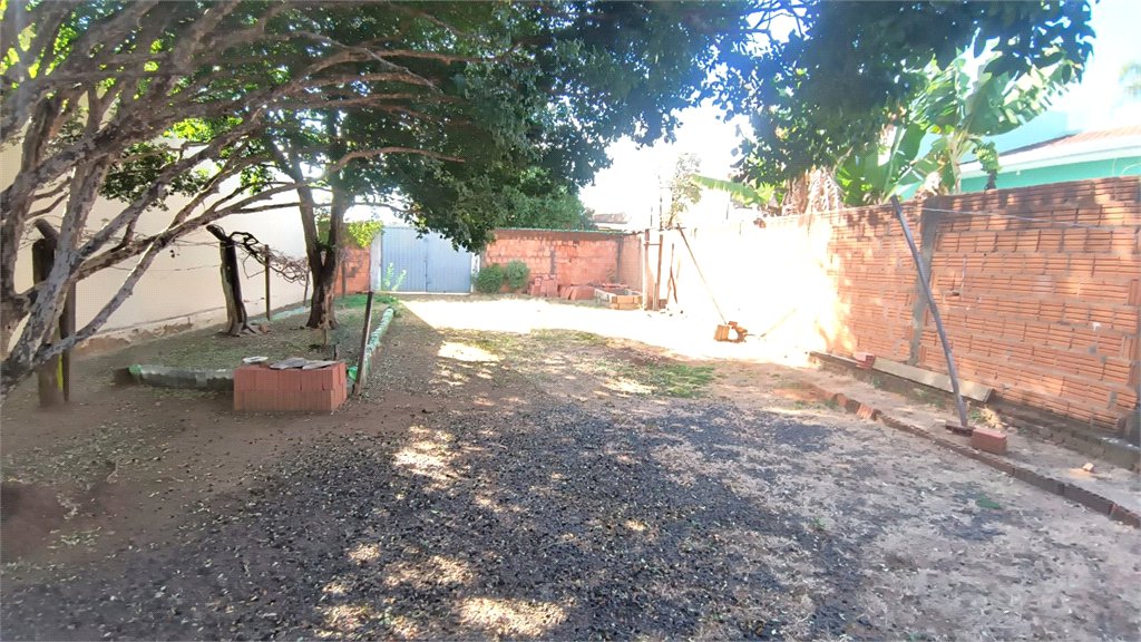 Terreno á venda no Jardim Tangara.