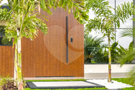 Casa Térrea – Condomínio Maria Cândida - 300 m² de terreno - 212 m² de área construída - 4 vagas de garagem, sendo 2 cobertas - Sala de jantar e estar integradas, com pé-direito duplo e cortina - 3 suítes com ar-condicionado, sendo 1 master com closet – planejado – Roupeiro – Escritório - Cozinha