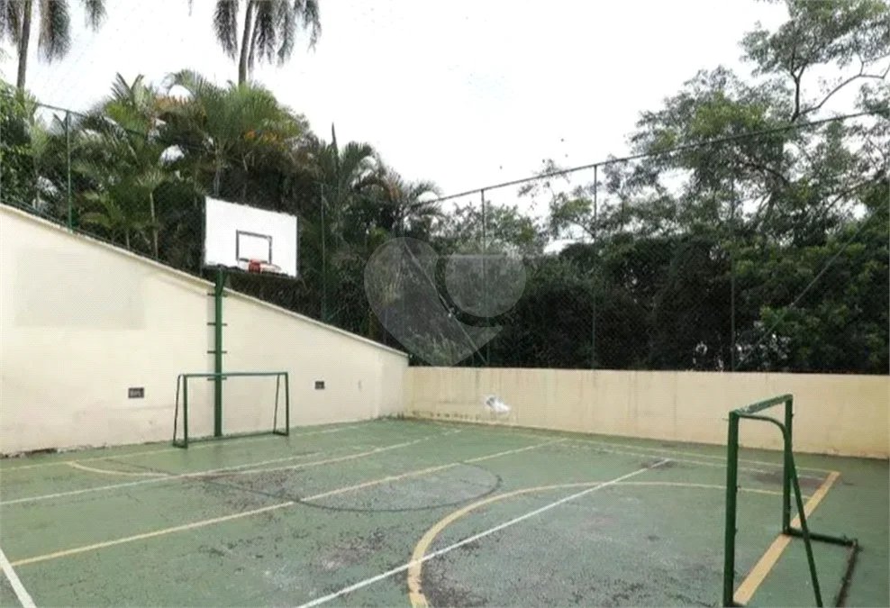 Apartamento à venda no Mandaqui com 3 dormitórios, sendo 1 suíte, sala ampla e bem distribuída, cozinha, 2 banheiros e área de serviço. O imóvel conta ainda com 1 vaga de garagem.