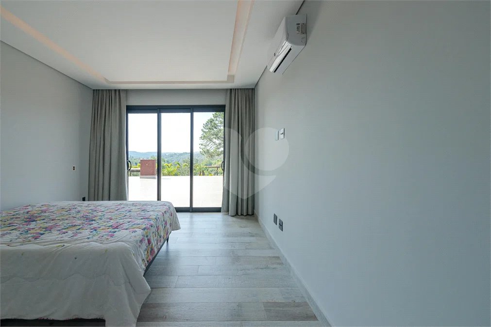 Casa à venda com 4 suítes no condomínio Vale da Santa Fé, Vinhedo - SP