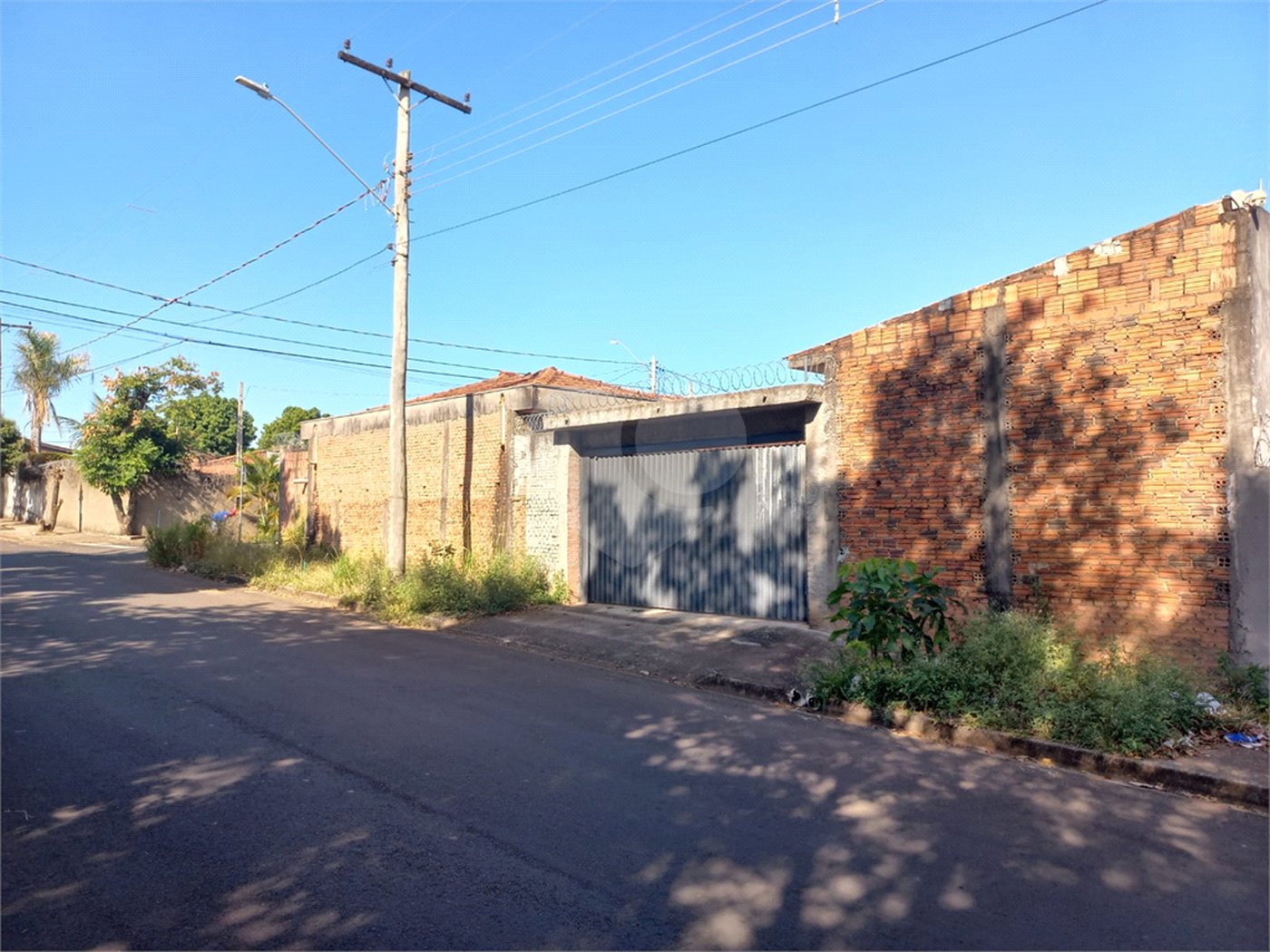 Casa térrea com 2 dormitórios.