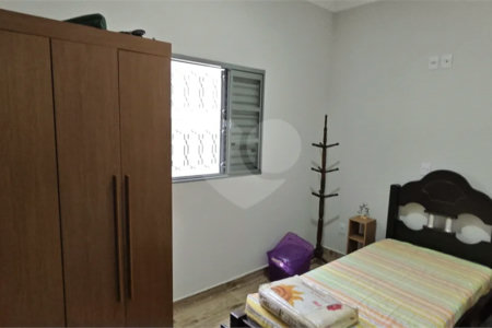 Casa Nova (Apenas 2 Anos) com Suíte: Conforto, Segurança e Localização Privilegiada!