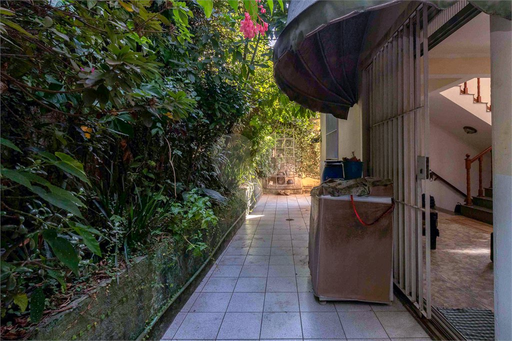 Casa a venda na Moóca 250m² três dormitórios sendo uma suíte duas vagas de garagem.