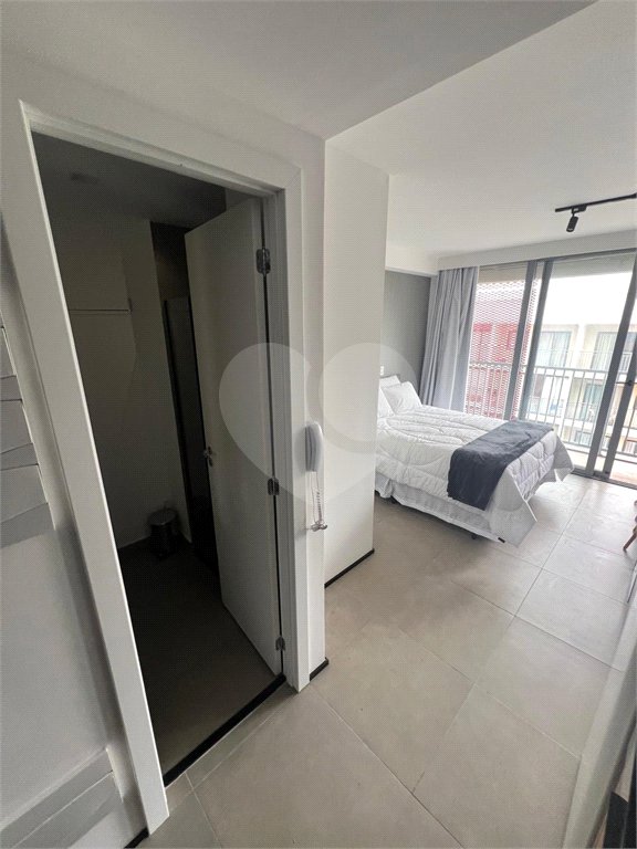 STUDIO 21,68M² TOTALMENE IMOBILIADO AO LADO DO SHOPPING IBIRAPUERA