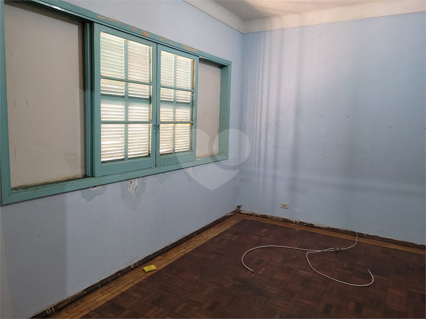 Casa Térrea com 3 dormitórios.