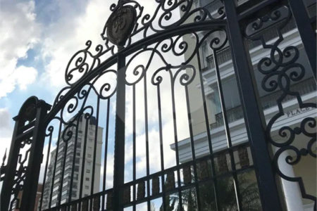 Apto 220 metros no Campo Belo. varanda, 5 vagas, 3 suítes. Visite