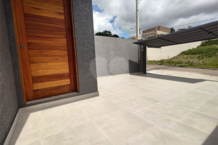 Casa térrea em Atibaia com 3 suítes, sala 2 ambientes, 2 vagas garagem, excelente localização, pronta para morar