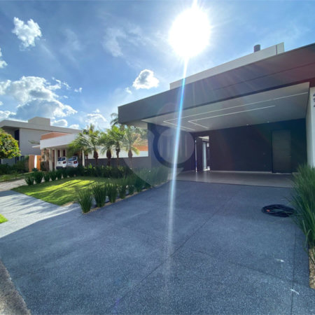 Casa à Venda no Condomínio Damha II