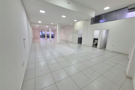 Salão Comercial para Locação na lucas Nogueira Garcez em Atibaia