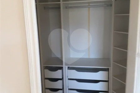 Sobrado à venda com 3 quartos, sendo 1 suíte,  em Condomínio Residencial Terras do Caribe, Valinhos, SP
