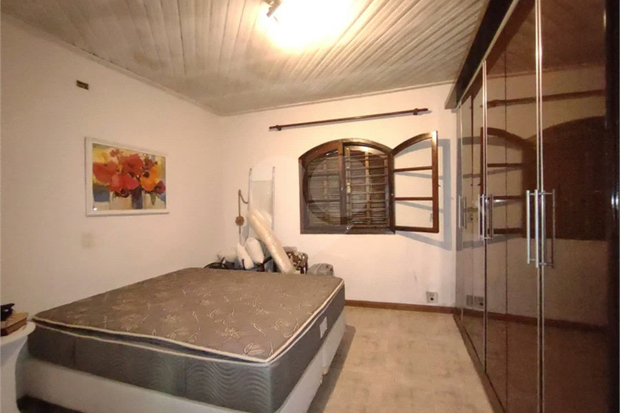 Casa Térrea de Esquina à Venda no Parque Vitória – Excelente Potencial!
