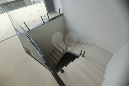 Casa exclusiva em Atibaia de alto padrão com 3 suítes, piscina, espaço gourmet, condomínio fechado, aceita financiamento