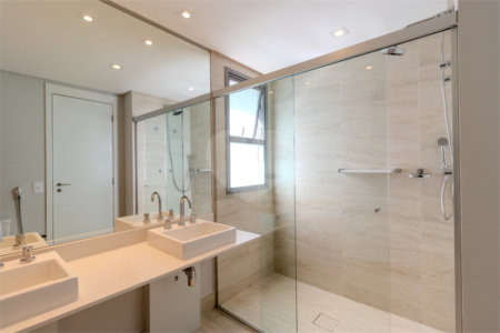 Apartamento para venda em Moema com 3 quartos, sendo 3 suítes, 2 vagas, 149 m²