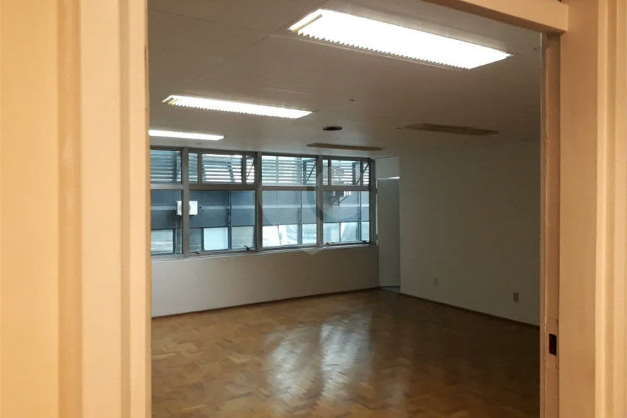 Conjunto Comercial na Av. Paulista, Anexo ao Metrô Brigadeiros