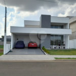 Belíssima Casa à Venda no Condomínio Damha IV