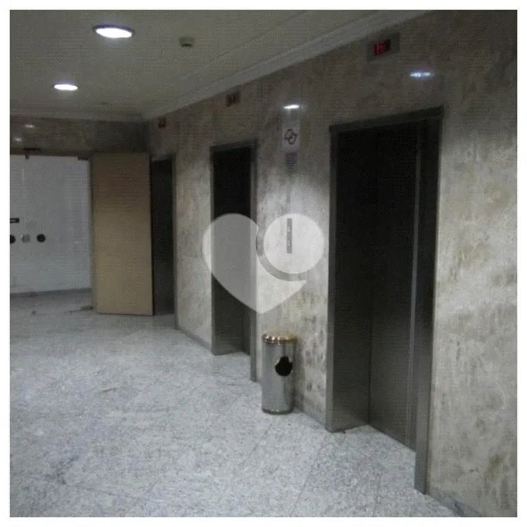Sala comercial com 43 m² de área útil para locação no Paraíso
