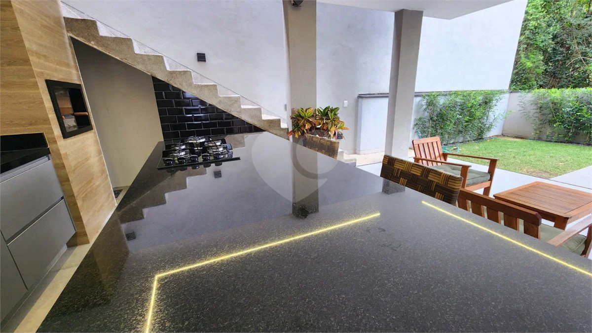Casa à venda com 3 suítes no condomínio Via Castelli, Louveira - SP