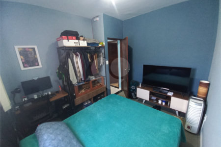 Casa Térrea com 3 dormitórios, sendo 1 suíte.