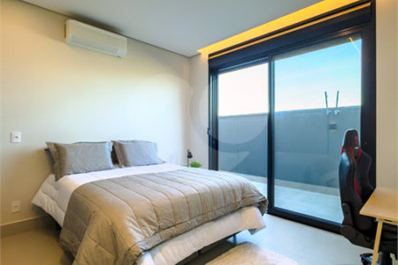 Indaiatuba - Quintas da Terracota - 1252 m² de terreno - casa térrea com 514 m² de área construída -3 vagas de garagem cobertas e 3 descobertas Lavabo - Sala de estar e jantar amplas e integradas - Escritório privativo - Cozinha toda equipada com geladeira, forno, micro-ondas, lava-louças,