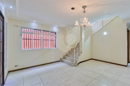 Sobrado à venda com 4 quartos, sendo 1 suíte,  em Interlagos, São Paulo, SP