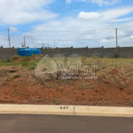 Terreno plano no Condomínio Villeneuve, com 250,00 m² de área total.