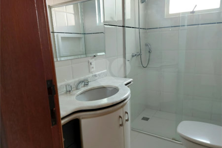 Casa charmosa e elegante localizada no deslumbrante Condomínio Villagio Capriccio Louveira SP