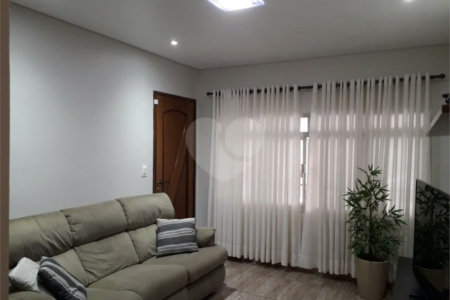 Sobrado á venda 222m² 3 quartos na região do metrô Guilhermina Esperança, Penha