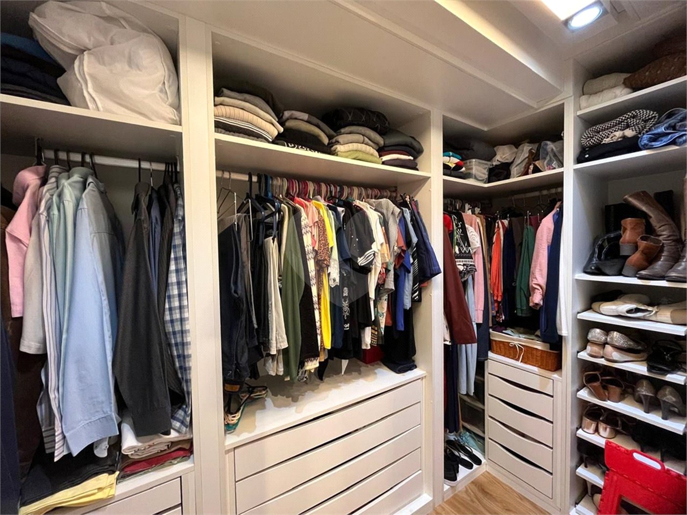 Apartamento á venda com 200m² - Bosque da Saúde