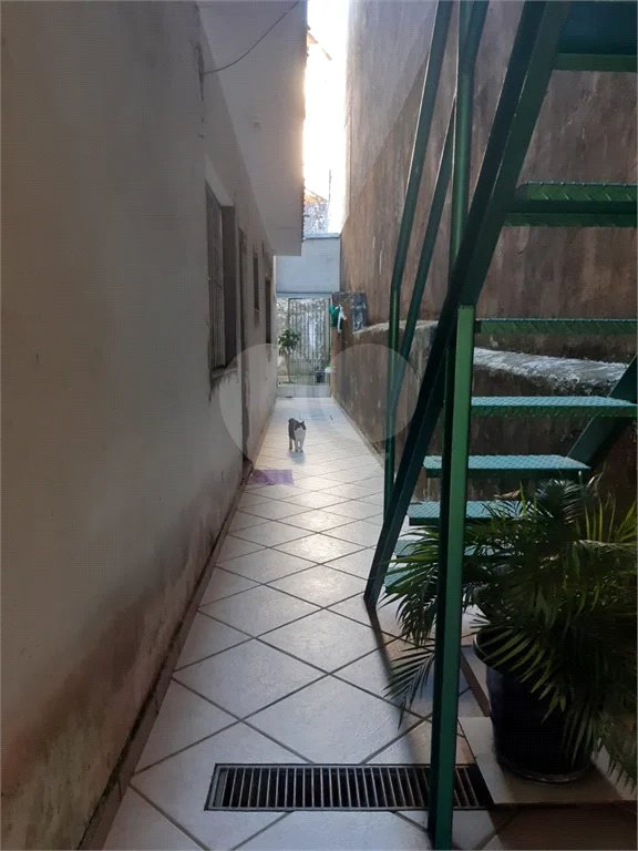 Casa com 250m², 4 dormitórios, 2 vagas.