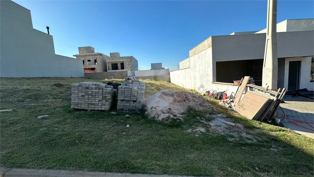 Terreno à venda no bairro Ondinhas, Condomínio Soleil em Piracicaba/SP.
